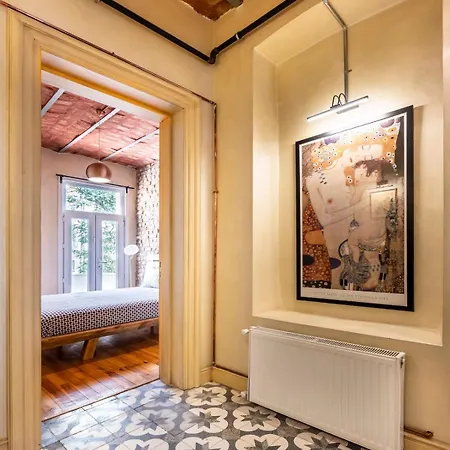 Classic Historical Galata Apartman